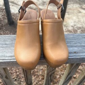 Tan Leather Women's Clogs